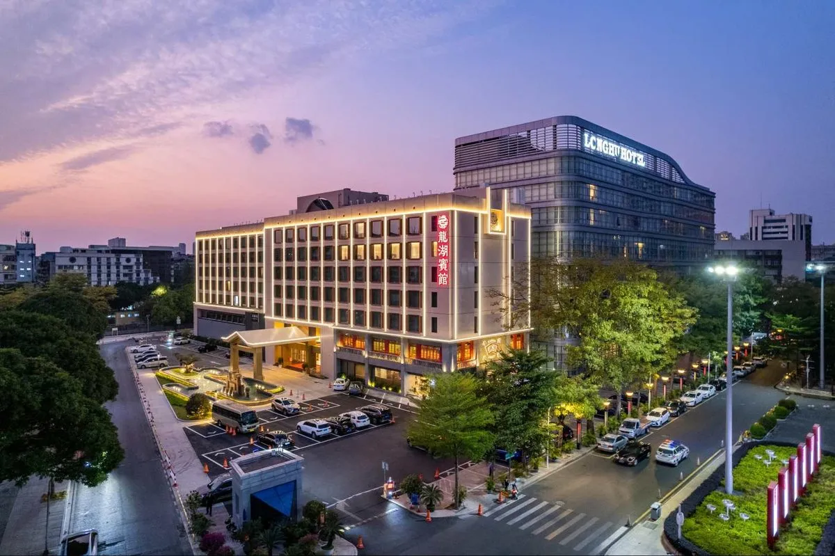 Longhu Hotel