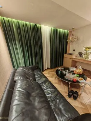guest photo