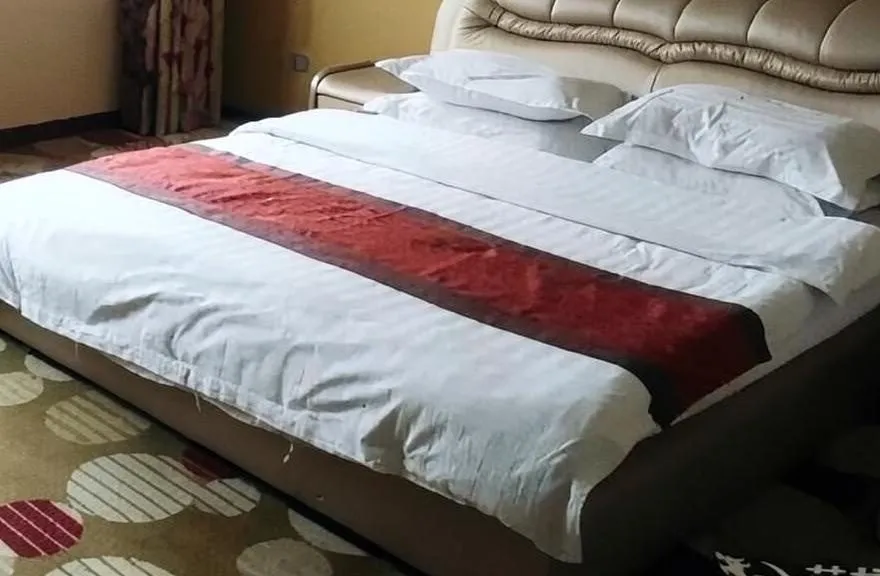 Longcheng Shangwu Hotel