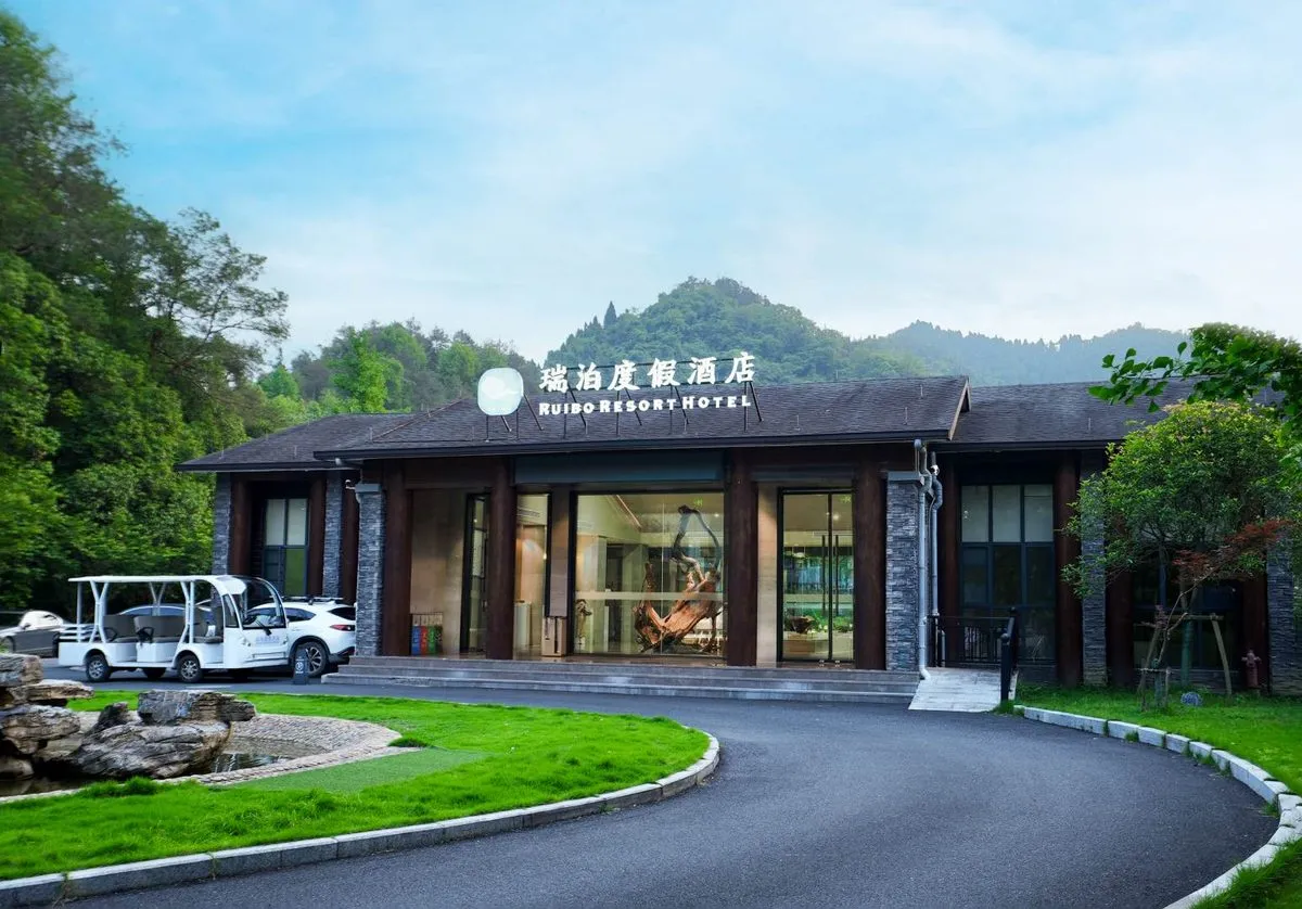Kaihua Ruipo Resort Hotel