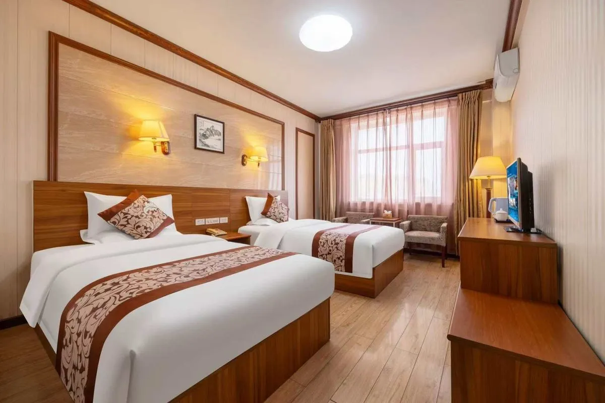 Baoding Donghu Lvdao Shangwu Hotel
