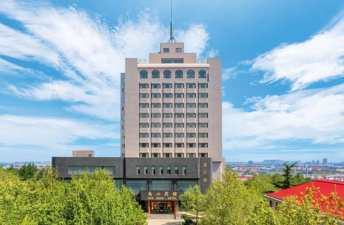 Longkou Nanshan Hotel
