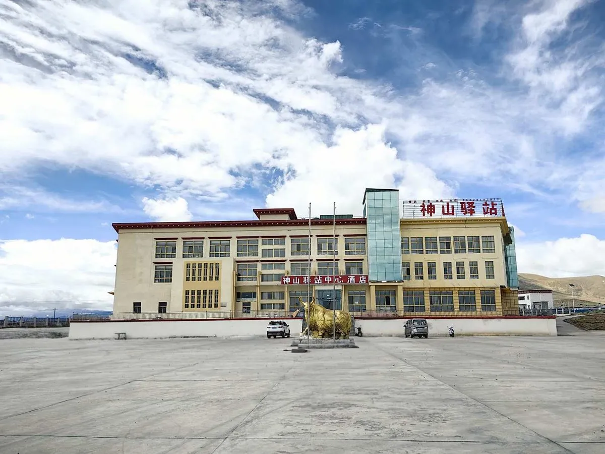 Yizhanzhongxin Hotel