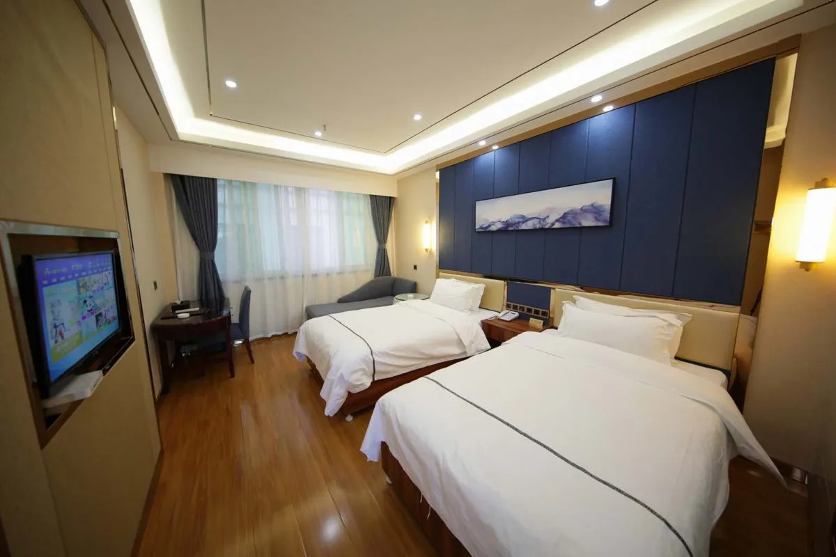 Lveyang Xiangshan Hotel