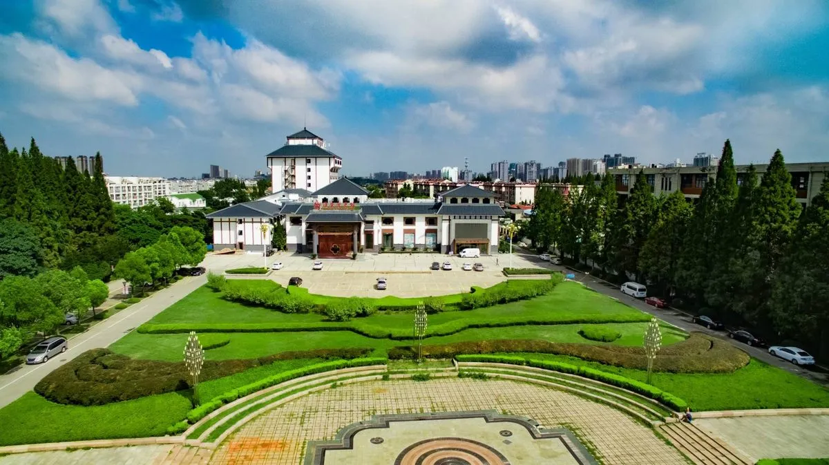 Huaian Ying Hotel