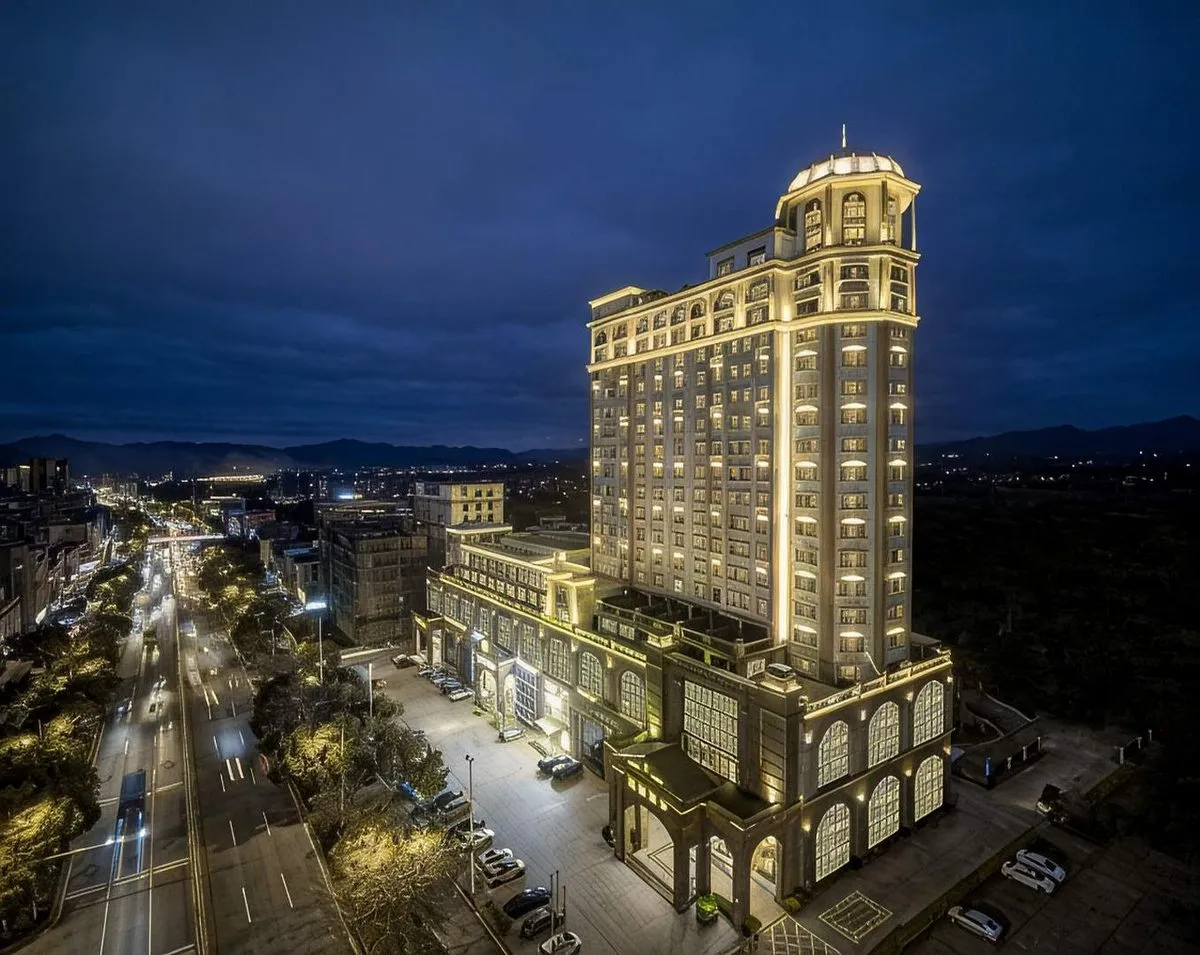 Longmen Yidou Hotel