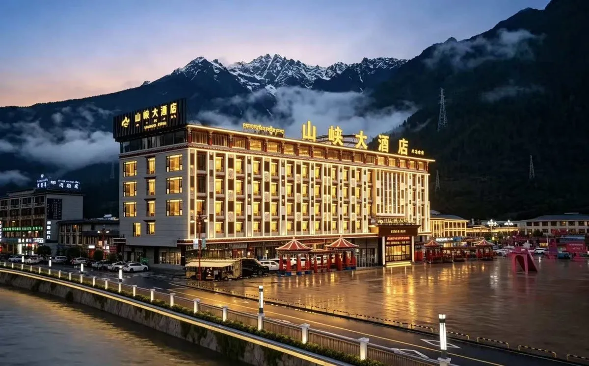 Bomi Shanxia Grand Hotel
