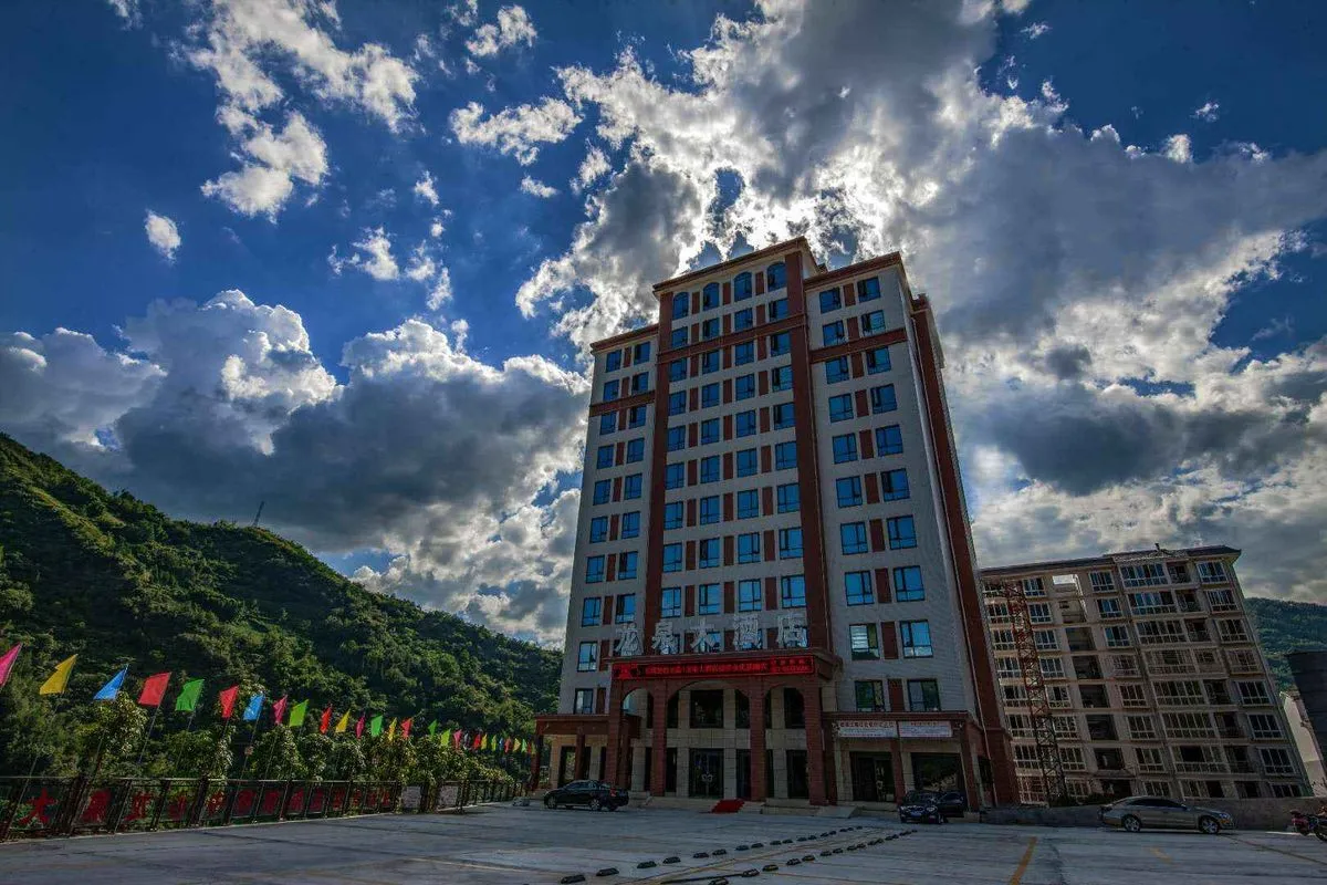 Yunyang Longquan Grand Hotel