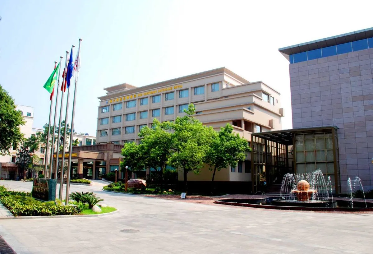 Wuhan Zhiyin Lianhua Hu Hotel