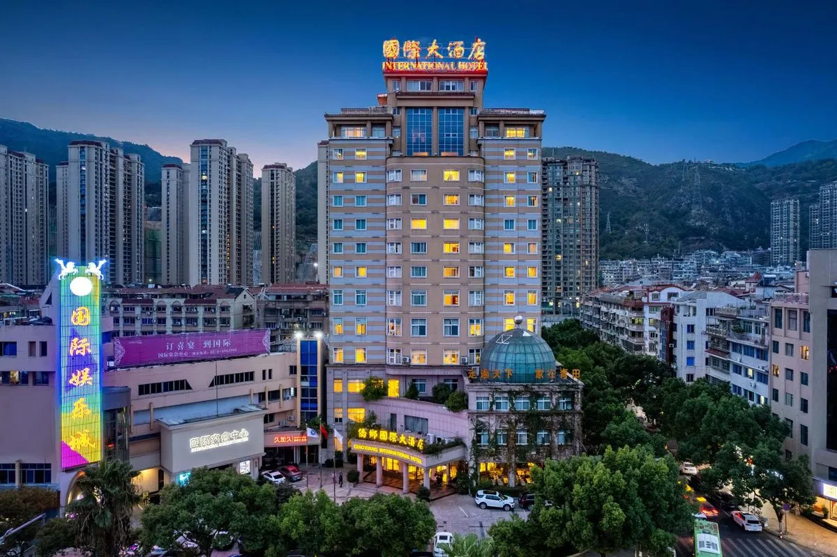 Qingtian Qiaoxiang International Grand Hotel