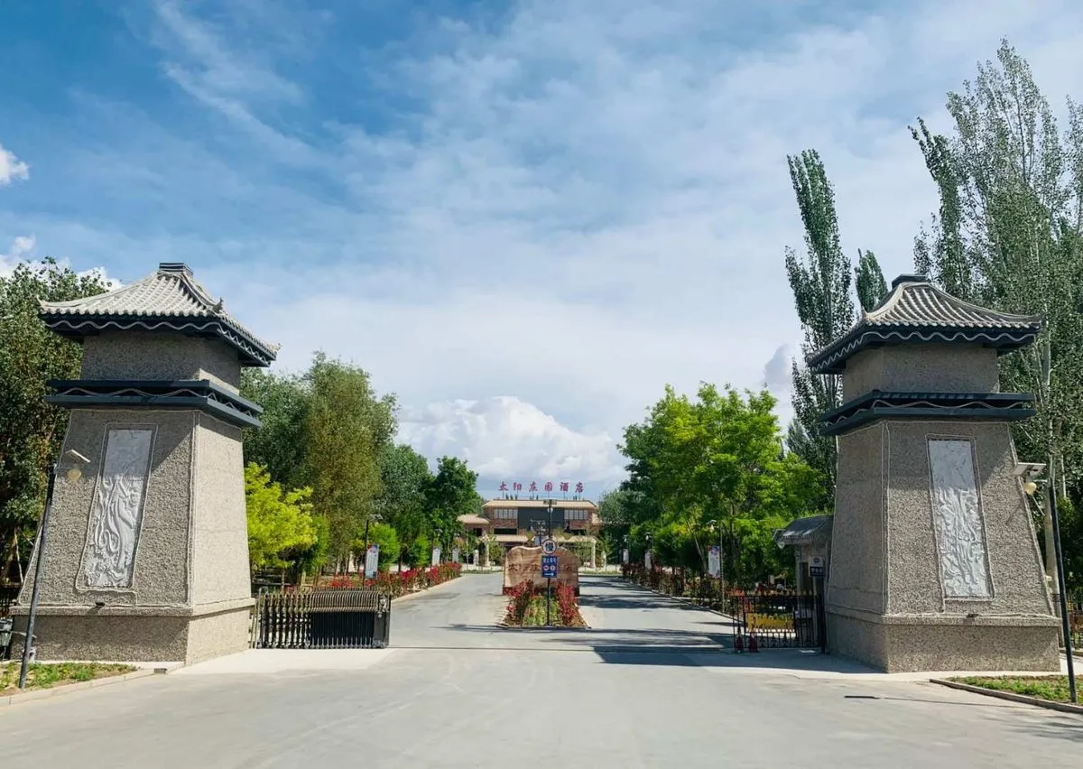 Dunhuang Taiyang Zhuangyuan Hotel