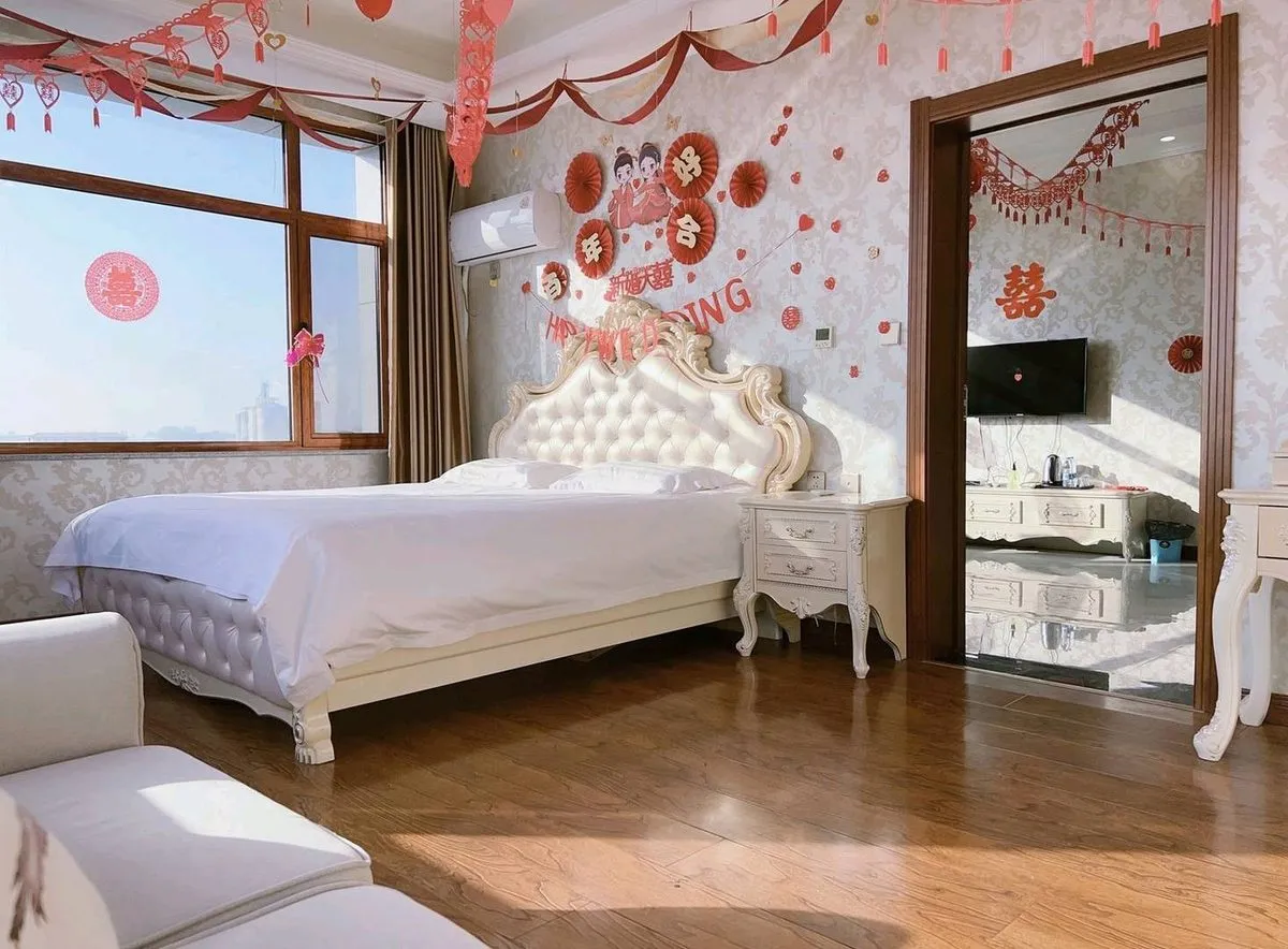 Yixian Jinfeng Shangwu Hotel