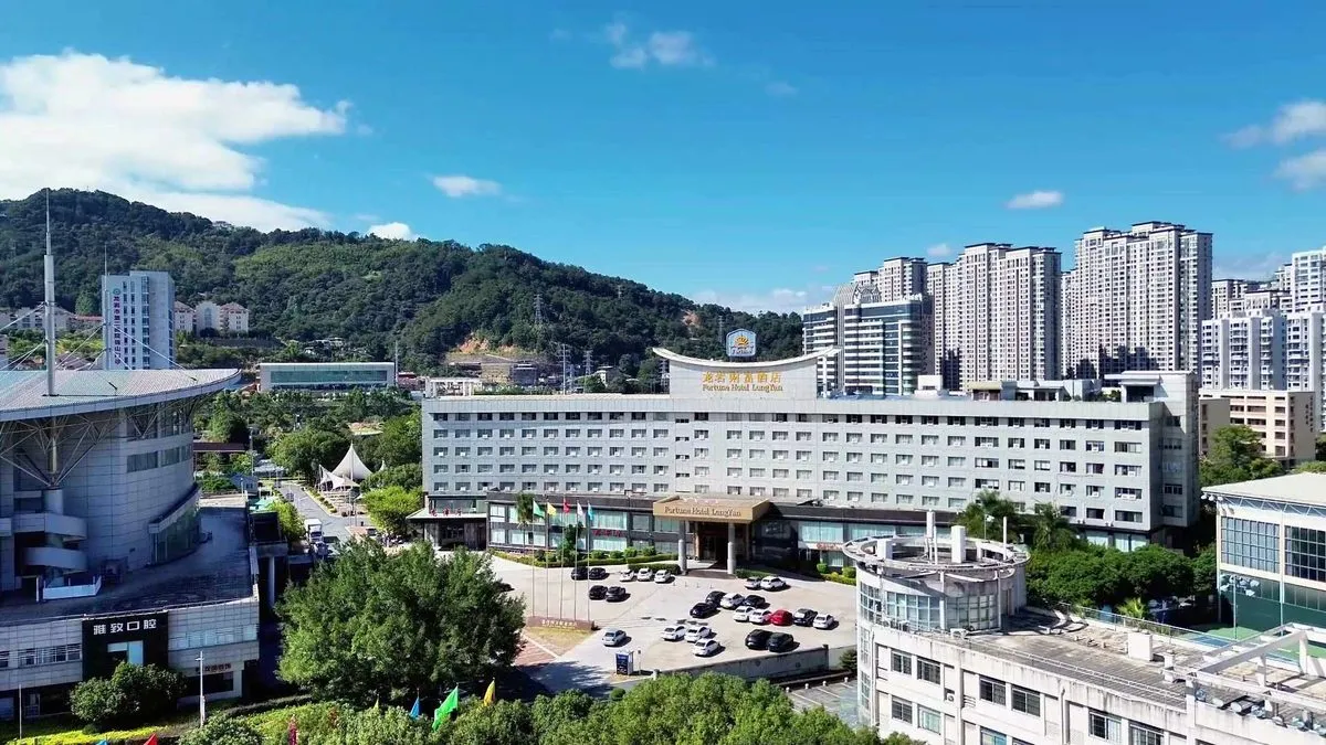 Longyan Caifu Hotel