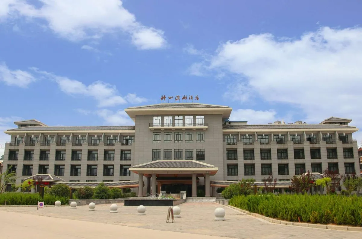 Huangling Qiaoshan Binhu Hotel