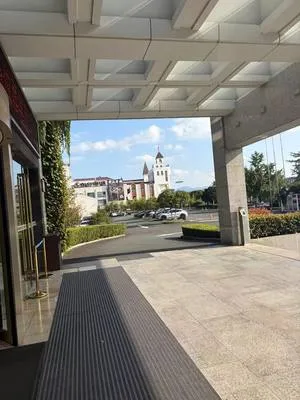 guest photo