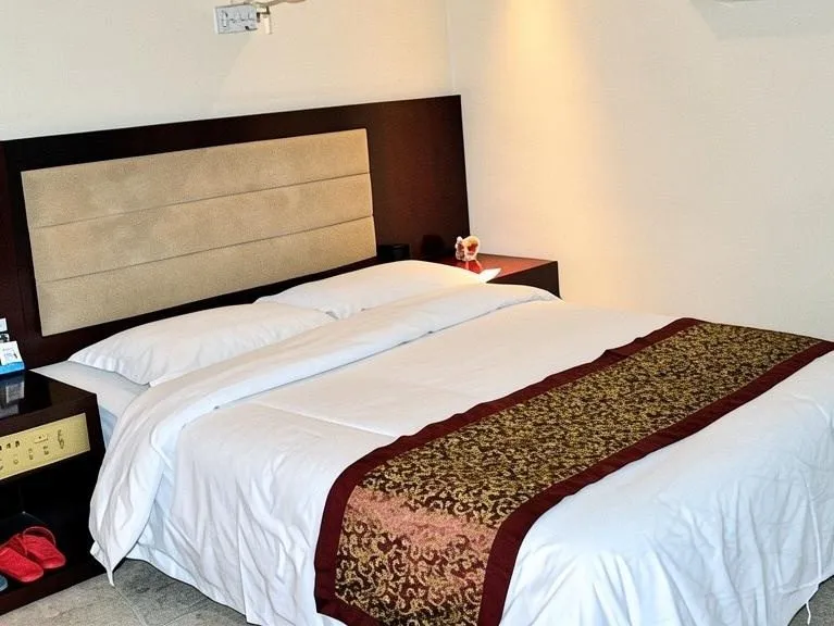 Huanxian Huinong Hotel