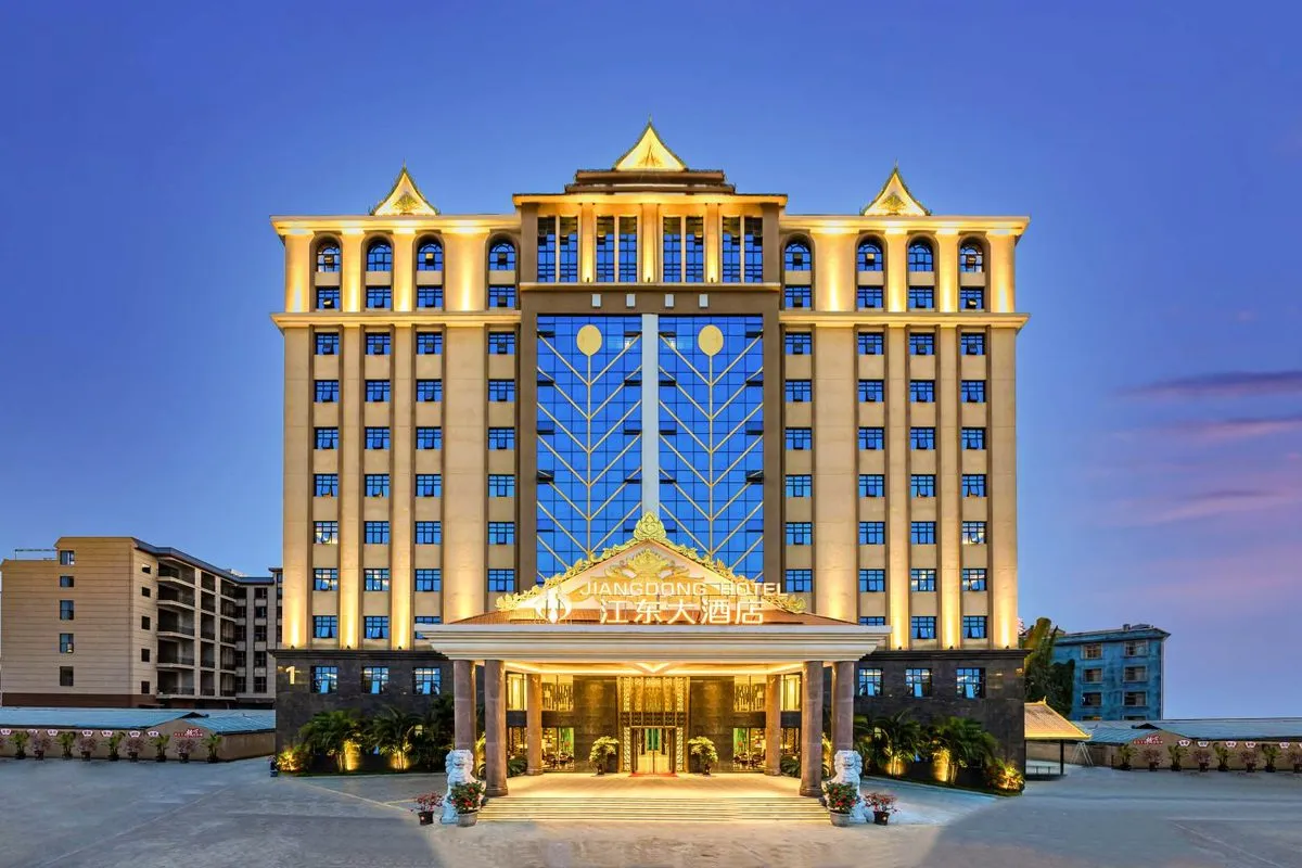 Mangshi Jiangdong Grand Hotel