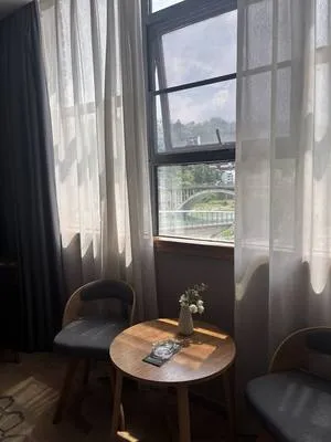 guest photo