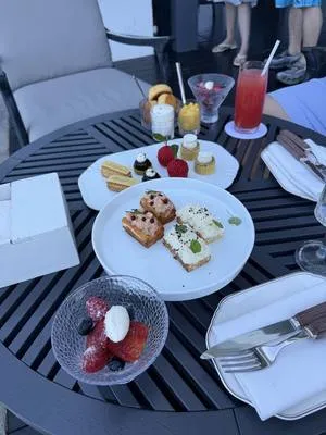 guest photo