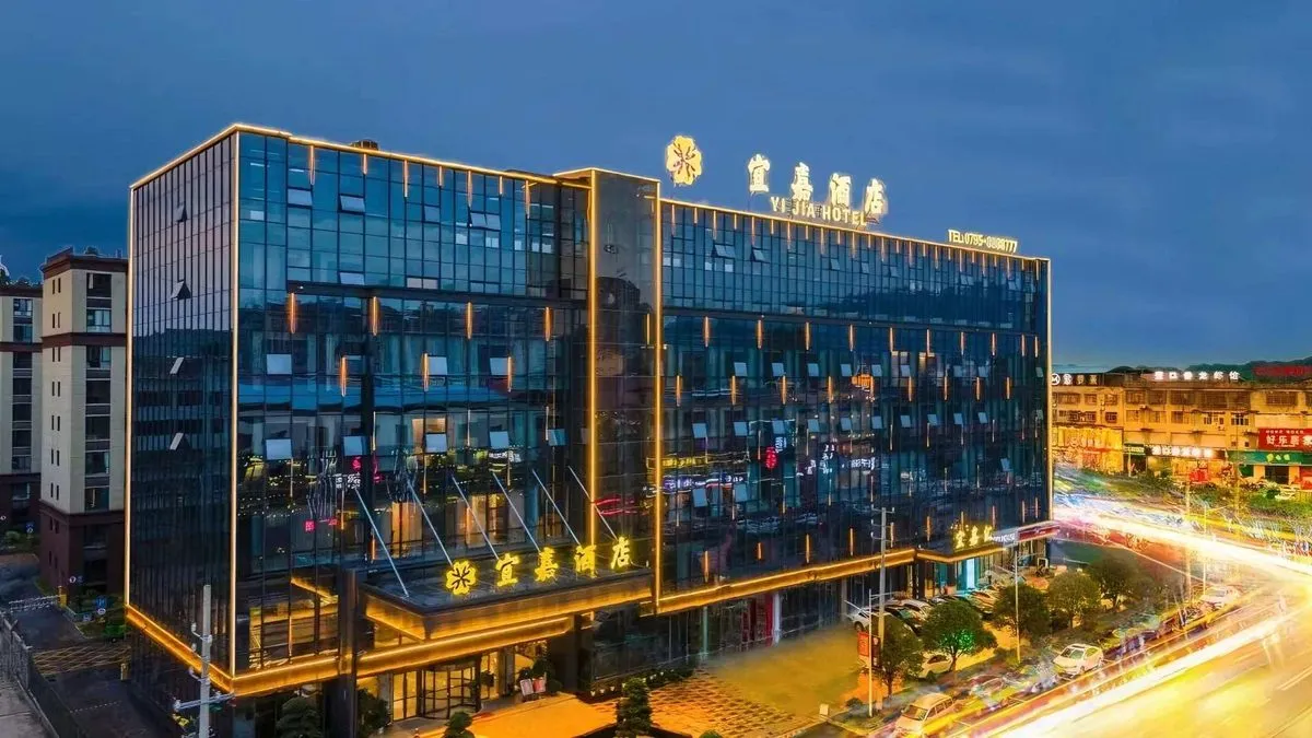 Wanzai Yijia Hotel