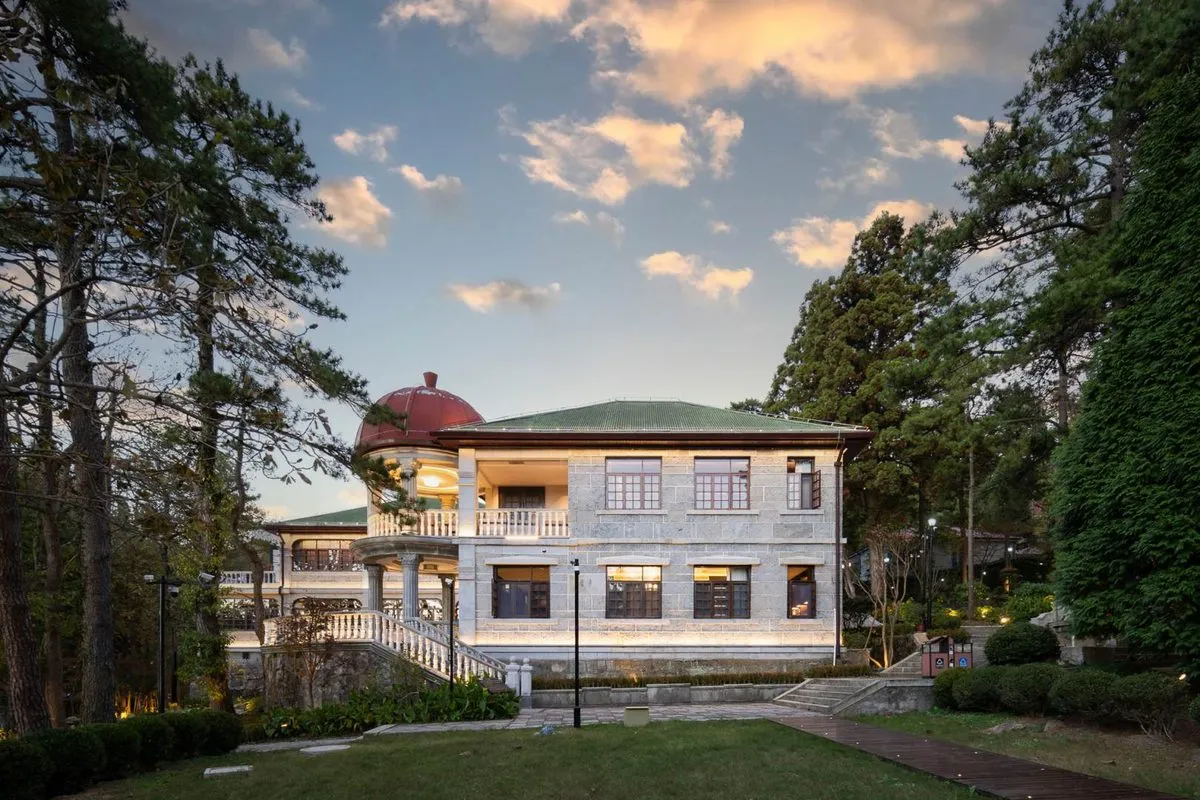 Lushan Bieshu Cun Hotel