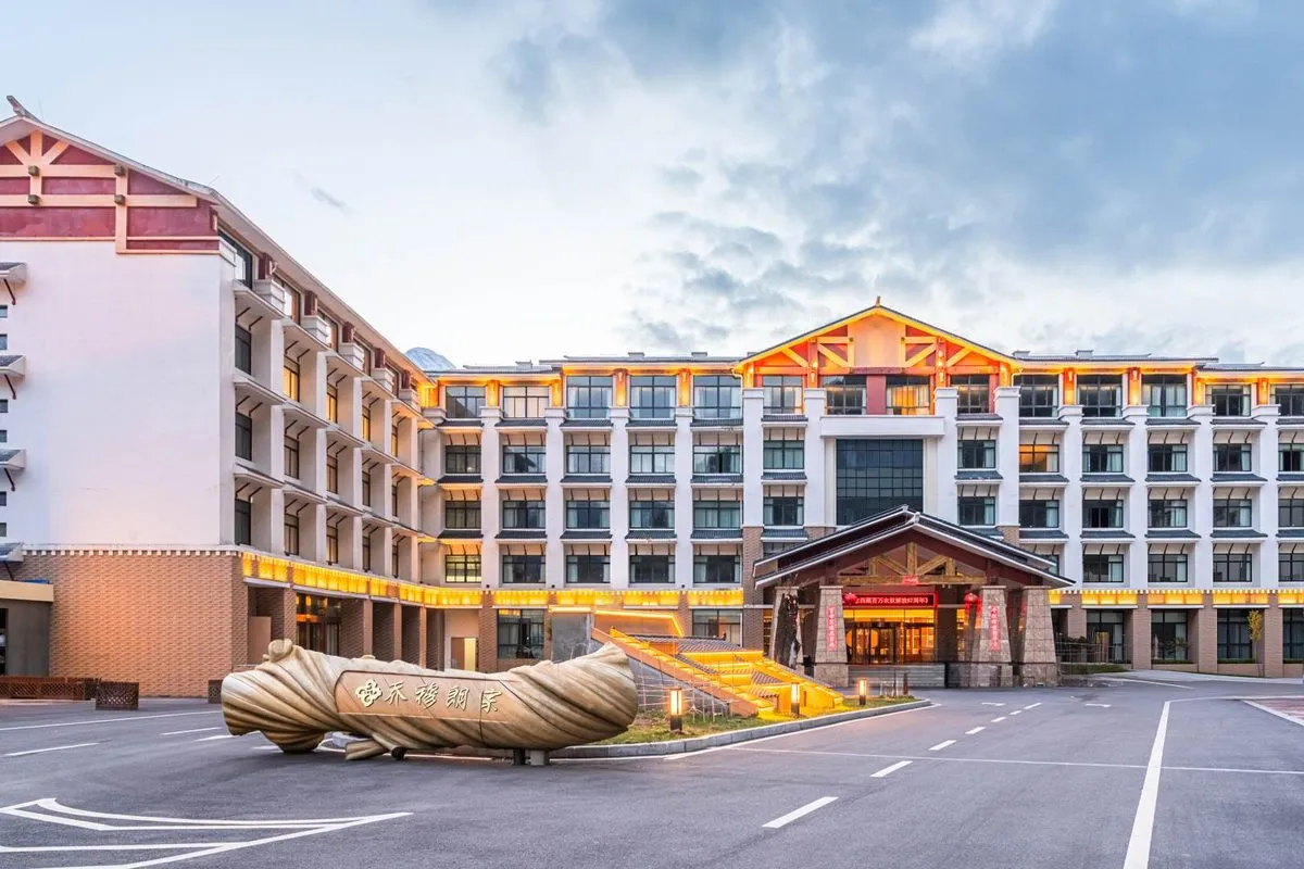 Jilong Qiaomu Langzong Hotel