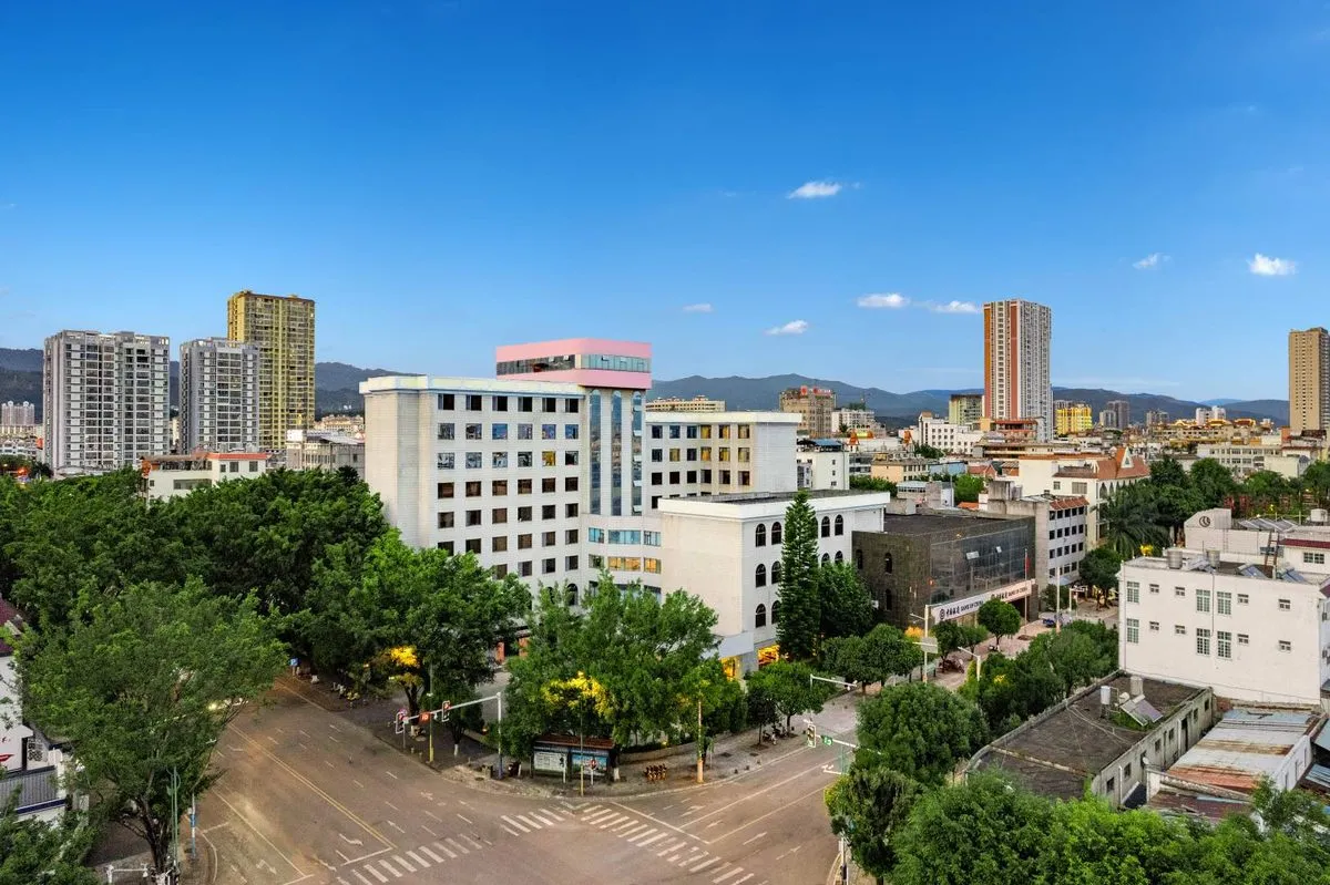 Ruili Xinkai Tong International Grand Hotel