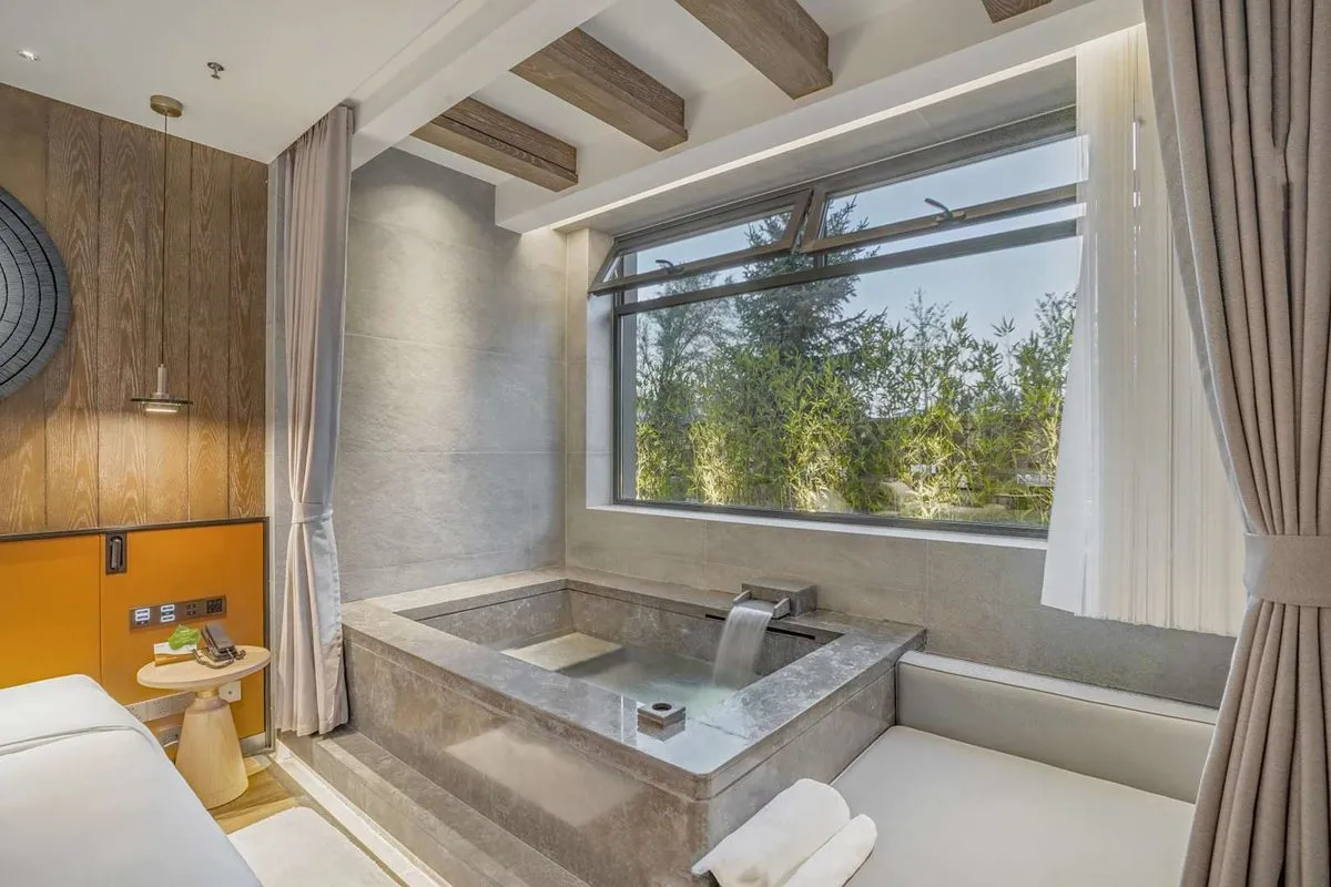 Lingyuan Shanyu Tang Resort Hotel