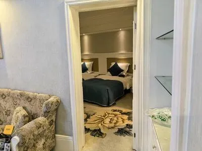 guest photo
