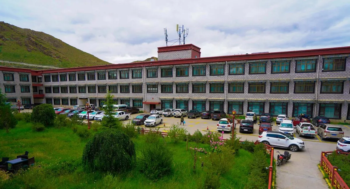 Xizang Xiga Yangqia Hotel
