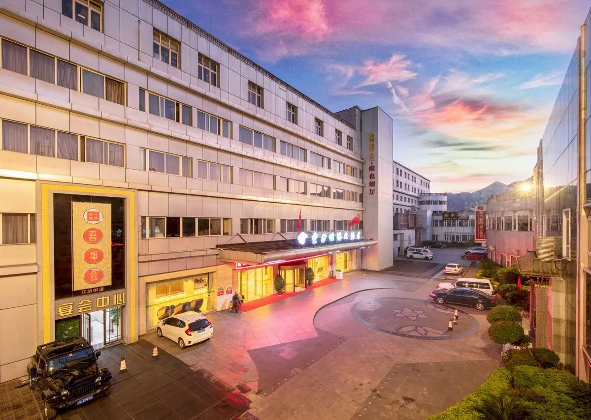 Panzhihua Jinsha Mingzhu Grand Hotel